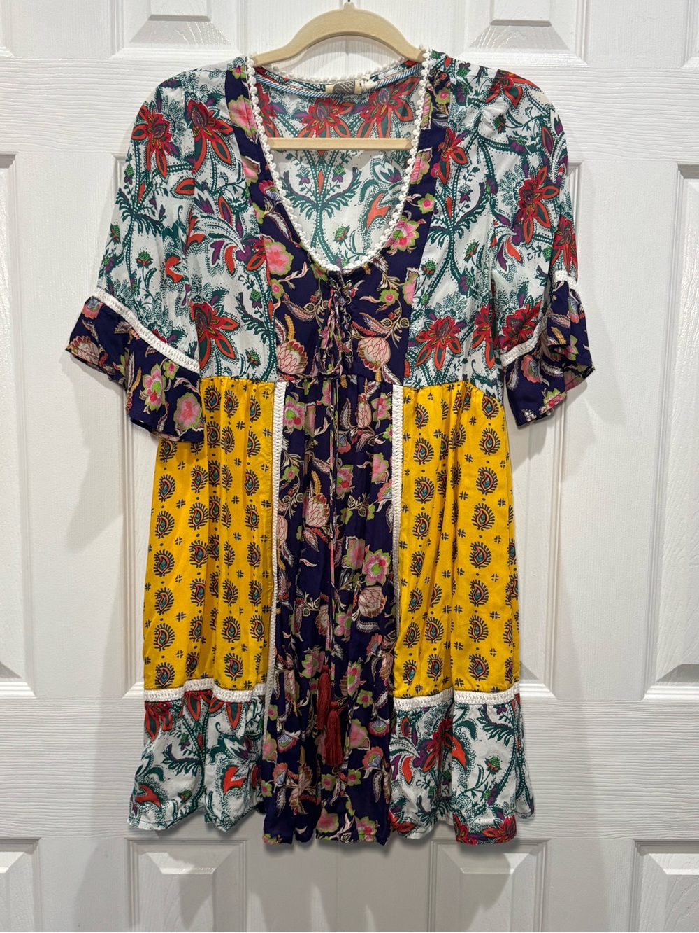 ▫️🌞🌀 Anthropologie Patchwork Floral Mini Dress in Navy, Yellow, White 🌀🌞▫️ - Picture 4 of 8